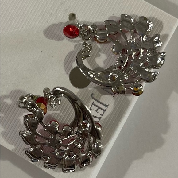 NWT Elegant Red and Silver Fashion Earrings - Picture 2 of 2